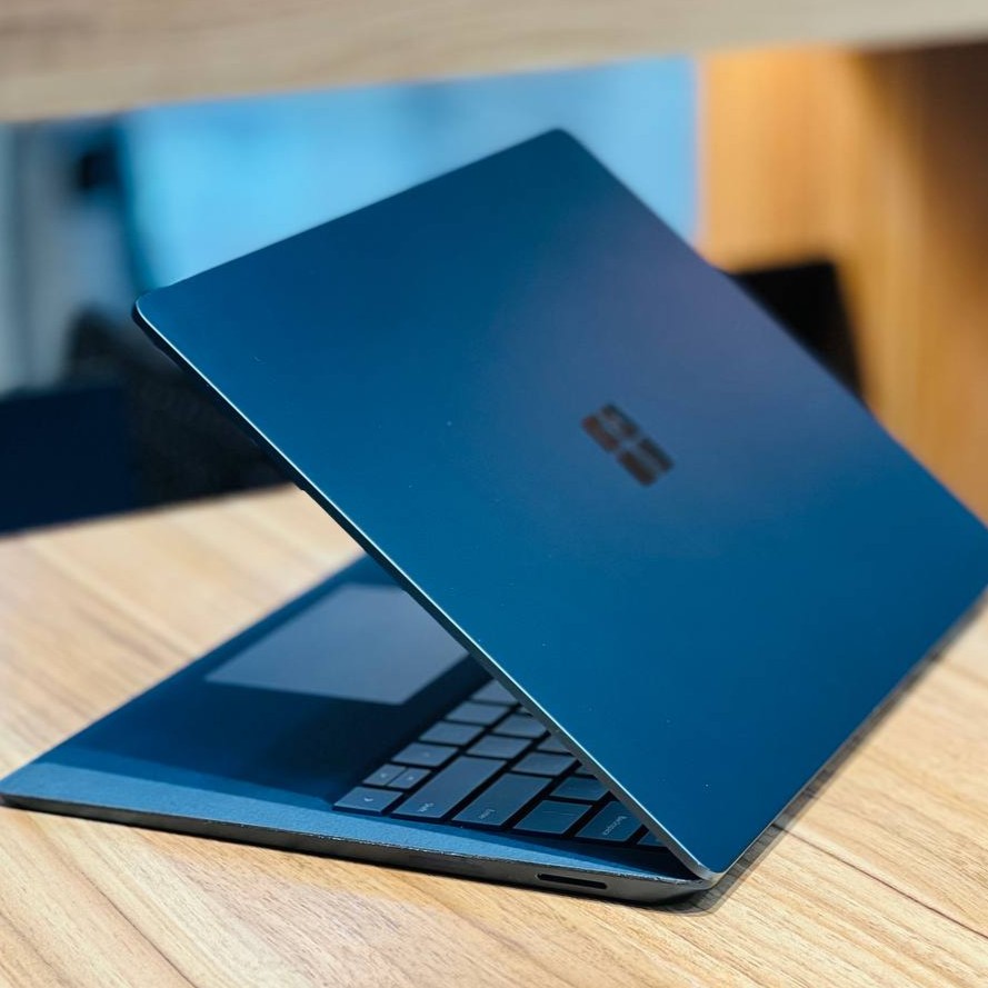 لپ تاپ استوک 13.5 اینچی مایکروسافت مدل Microsoft Surface Laptop 1 i7 7660U 16GB 512GB Intel Iris Plus 640 مشخصات، قیمت و خرید لپ تاپ استوک 13.5 اینچی مایکروسافت مدل Microsoft Surface Laptop 1 i7 7660U 16GB 512GB Intel Iris Plus 640