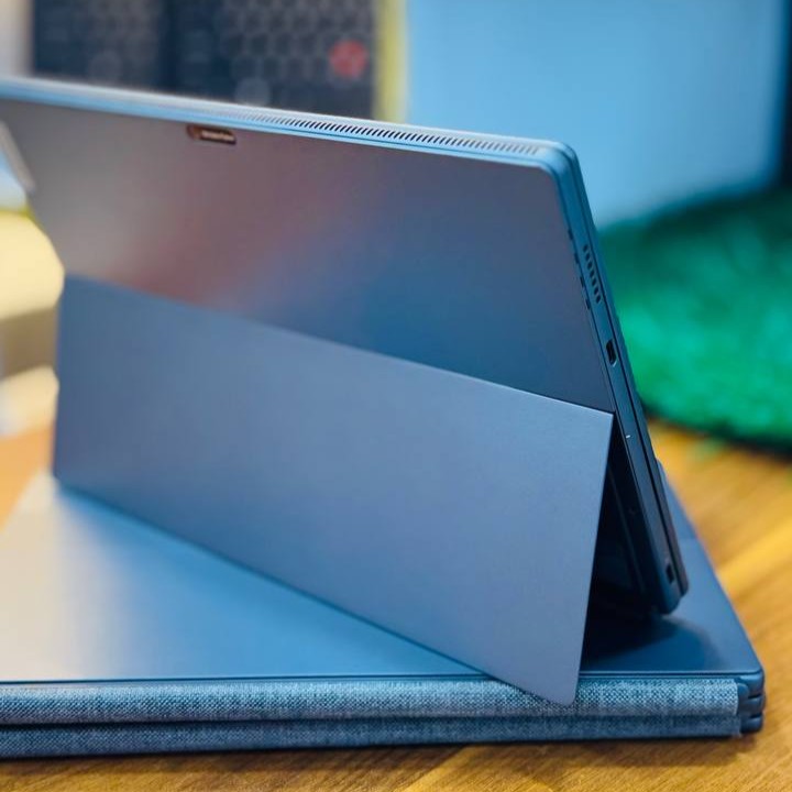 لپ تاپ استوک 12.4 اینچی لنوو مدل Lenovo IdeaPad Duet 5 i5 1235U 8GB 256GB Intel Iris Xe مشخصات، قیمت و خرید لپ تاپ استوک 12.4 اینچی لنوو مدل Lenovo IdeaPad Duet 5 i5 1235U 8GB 256GB Intel Iris Xe