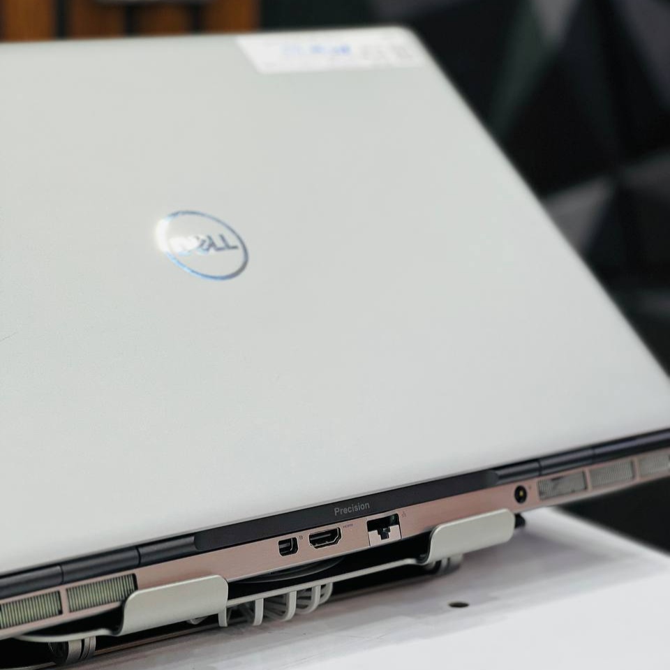 لپ تاپ استوک 17.3 اینچی دل مدل Dell Precision 7750 Xeon W-10855M 16GB 512GB NVIDIA RTX 3000 مشخصات، قیمت و خرید لپ تاپ استوک 17.3 اینچی دل مدل Dell Precision 7750 Xeon W-10855M 16GB 512GB NVIDIA RTX 3000