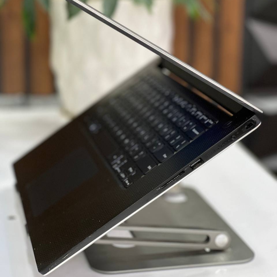 لپ تاپ استوک 15.6 اینچی دل مدل Dell Precision 5520 Xeon E3-1505M v6 16GB 512GB NVIDIA Quadro M1200 Touch مشخصات، قیمت و خرید لپ تاپ استوک 15.6 اینچی دل مدل Dell Precision 5520 Xeon E3-1505M v6 16GB 512GB NVIDIA Quadro M1200 Touch