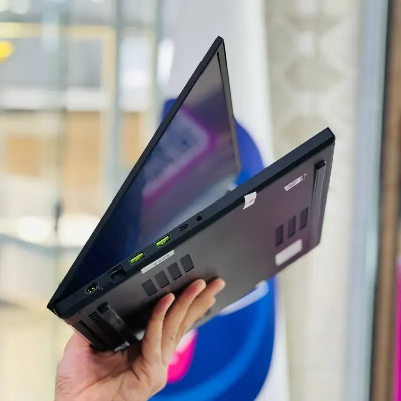 لپ تاپ استوک 17.3 اینچی ریزر مدل Razer Blade 17 i7 9750H 16GB 512GB NVIDIA RTX 2060 144Hz مشخصات، قیمت و خرید لپ تاپ استوک 17.3 اینچی ریزر مدل Razer Blade 17 i7 9750H 16GB 512GB NVIDIA RTX 2060 144Hz